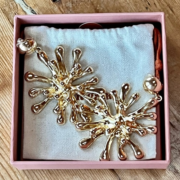 🌺🎉2XHP🎉🌺 NWT Cult Gaia Odeya Gold Statement Earrings - Picture 4 of 16